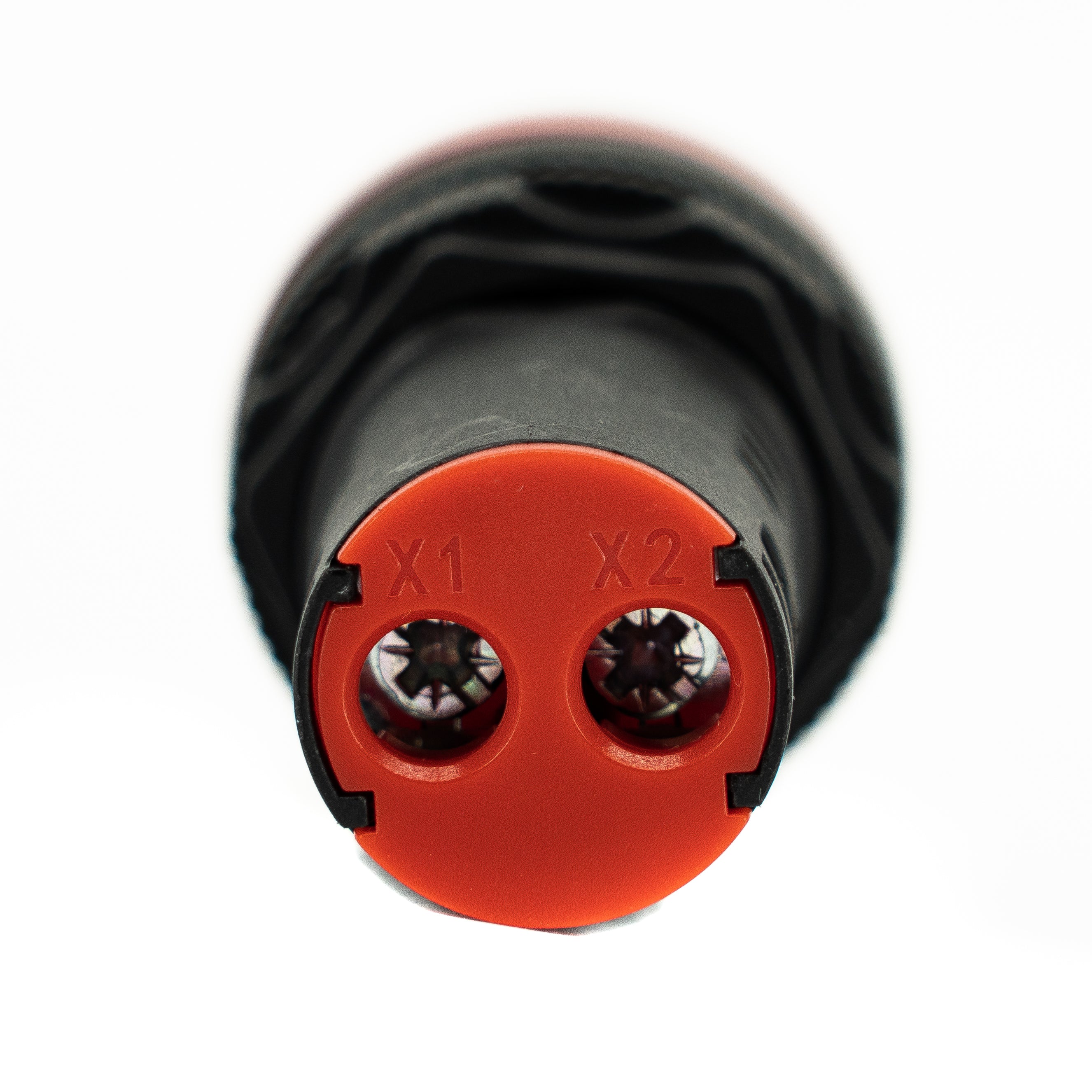Lampara piloto, tipo led, cuerpo plastico, lente rojo