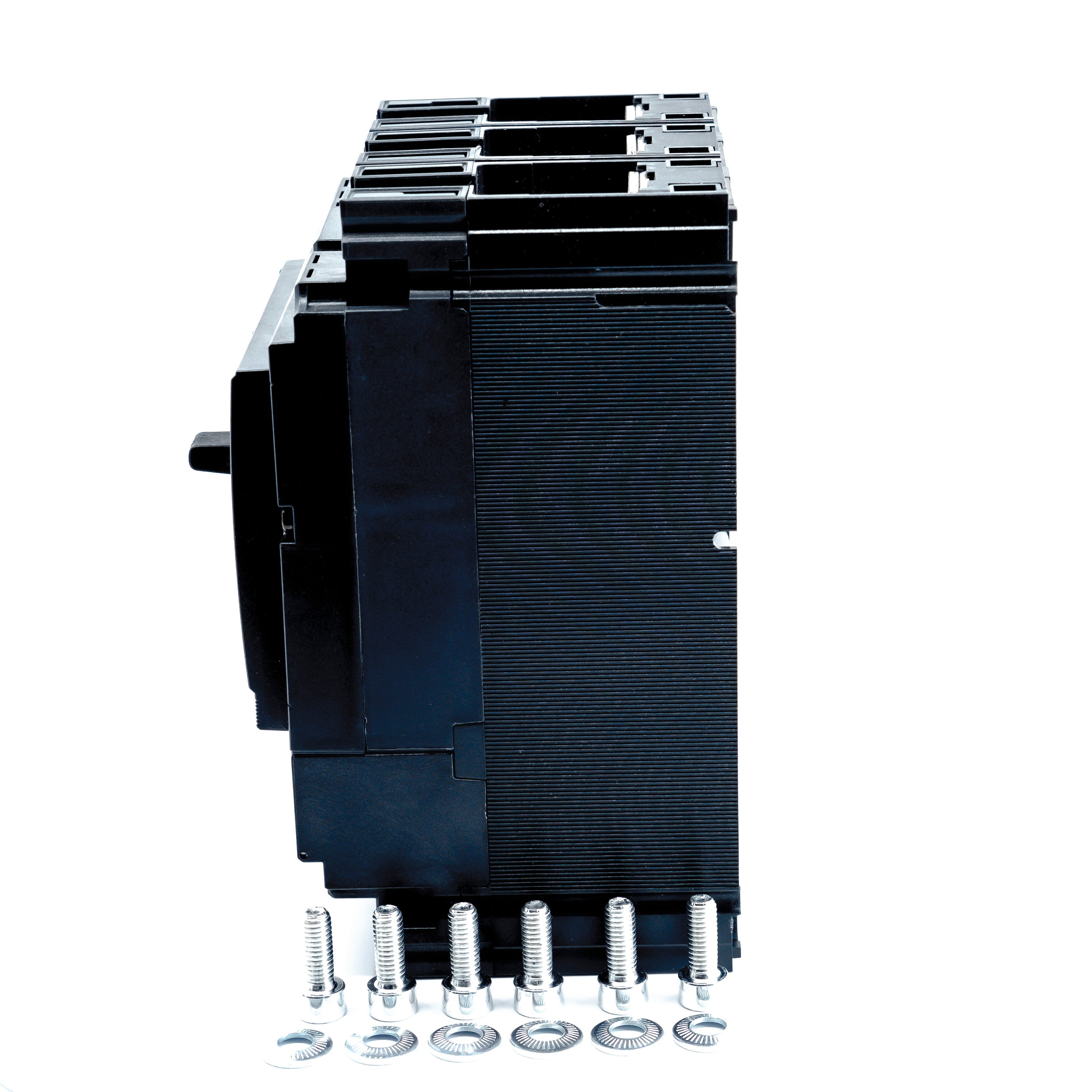 Interruptor termomagnetico, 3 polos, caja moldeada, amperaje ajustable, 105x158x100mm.