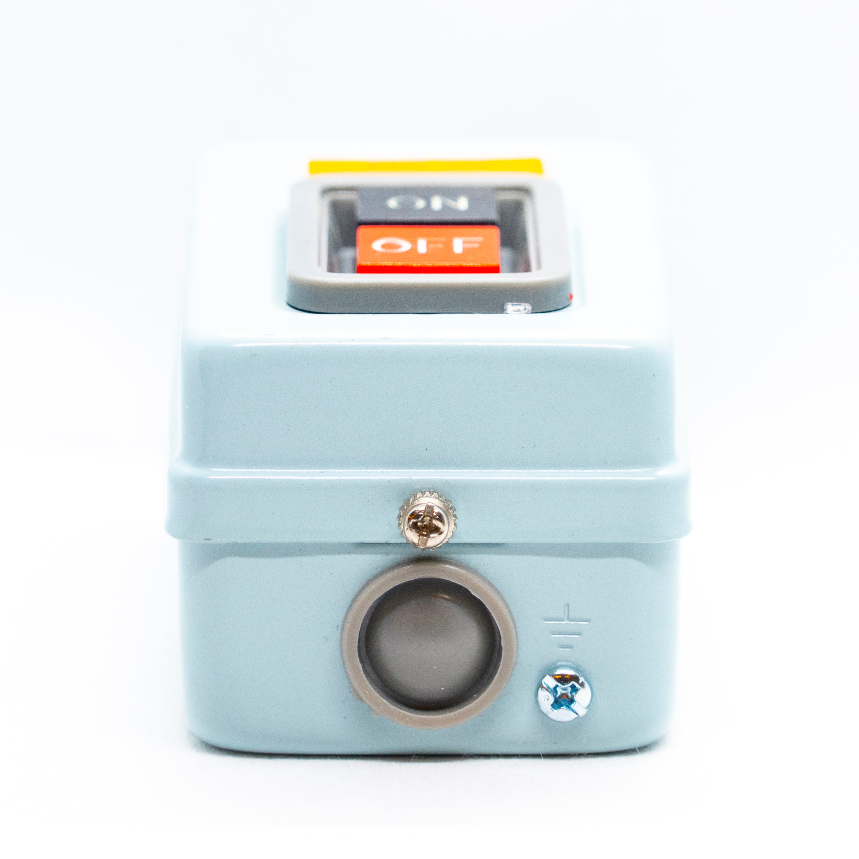 Arrancador manual trifásicos, 30 Amp, en gabinete metálico, 2 botones negro y rojo (arrancar - parar)