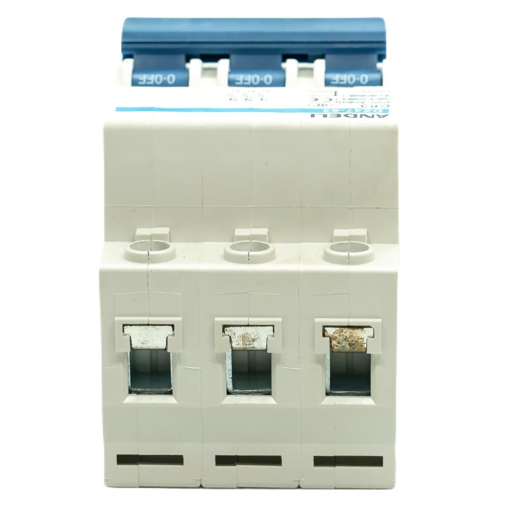 Interruptor termomagnético 3 polos para riel